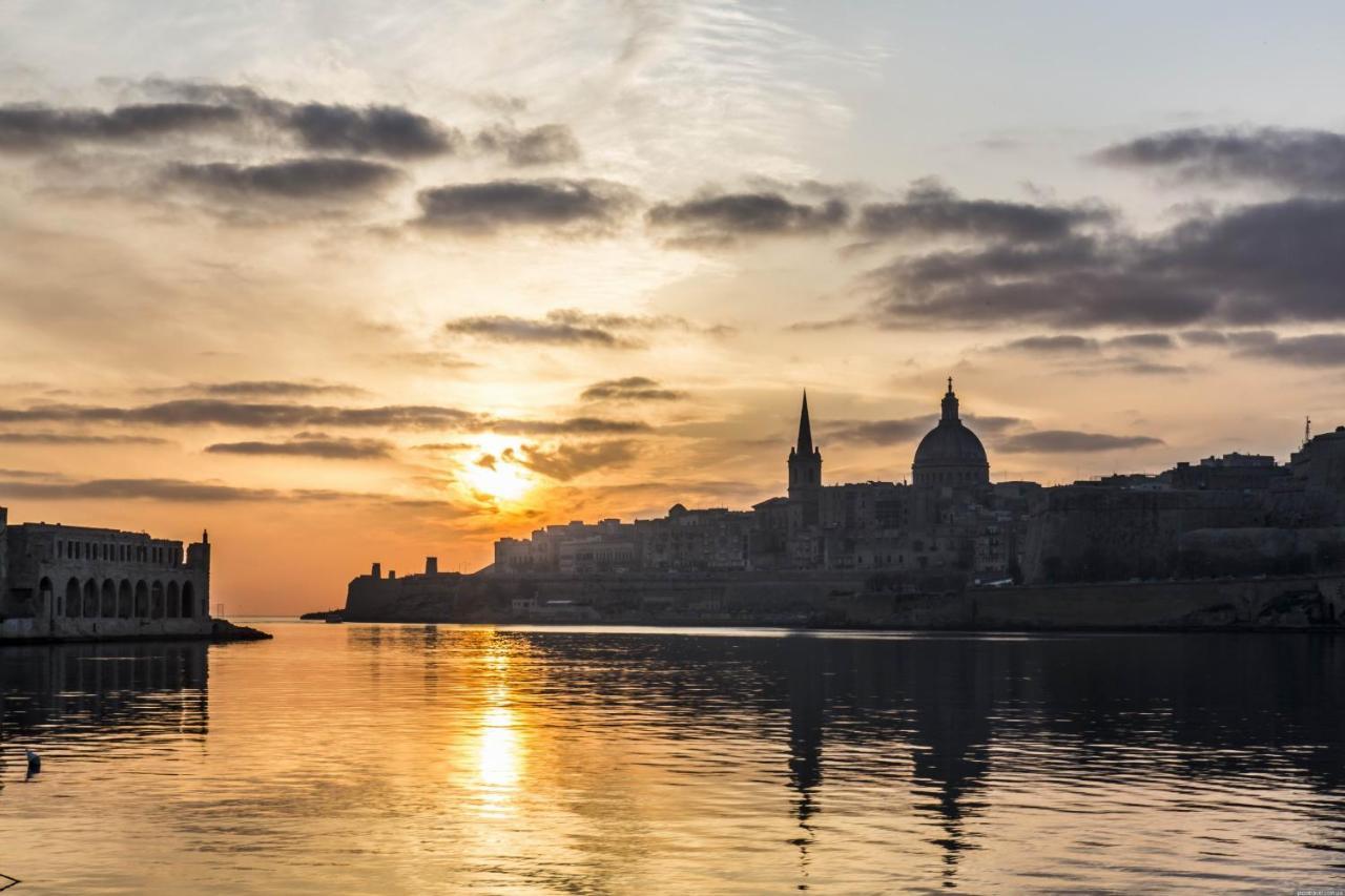 Deluxe Apartment With Valletta And Harbour Views Слима Экстерьер фото