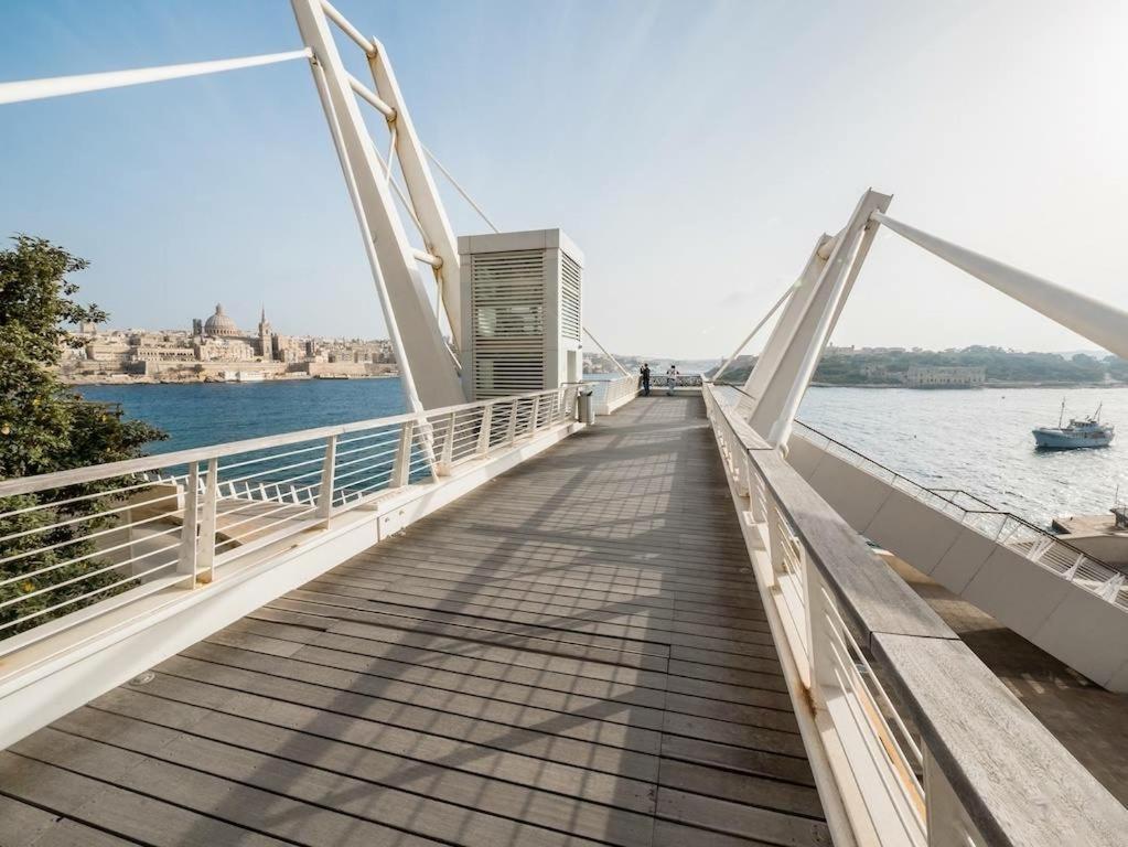 Deluxe Apartment With Valletta And Harbour Views Слима Экстерьер фото