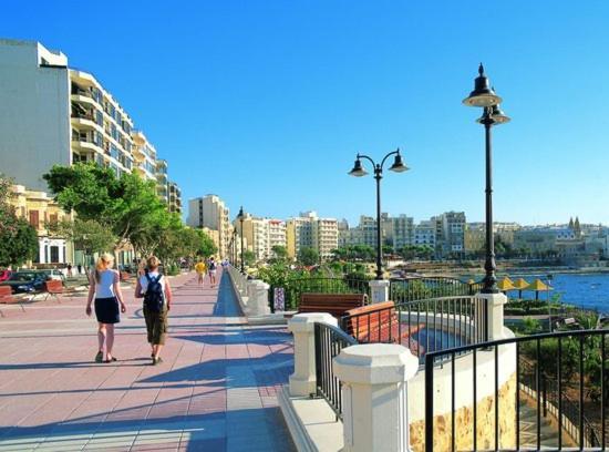 Deluxe Apartment With Valletta And Harbour Views Слима Экстерьер фото