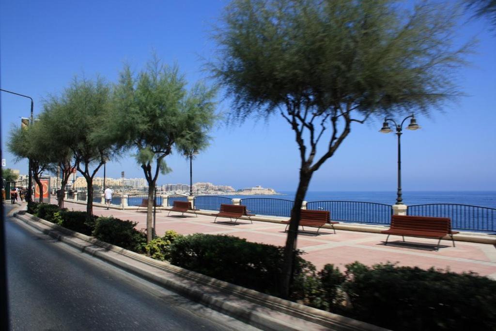 Deluxe Apartment With Valletta And Harbour Views Слима Экстерьер фото