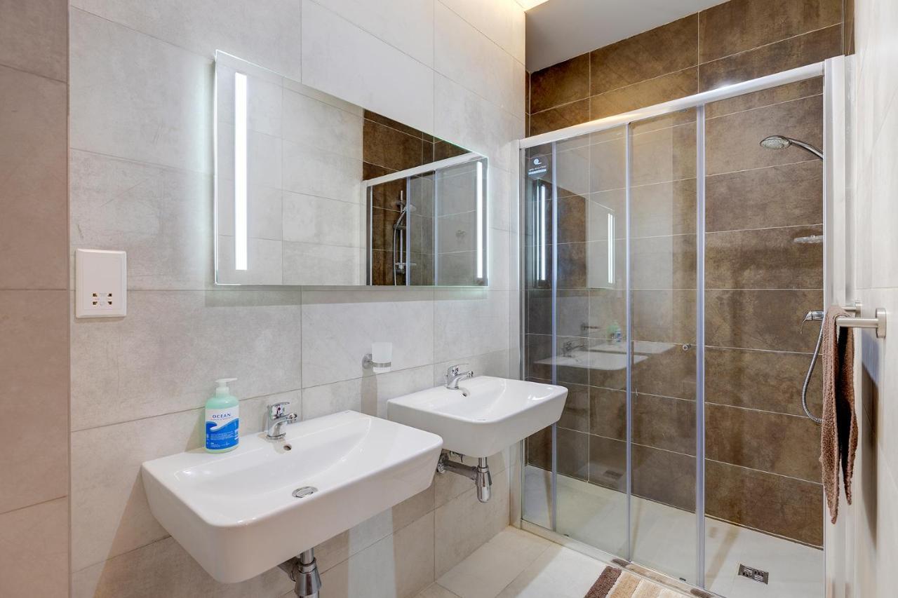 Deluxe Apartment With Valletta And Harbour Views Слима Экстерьер фото